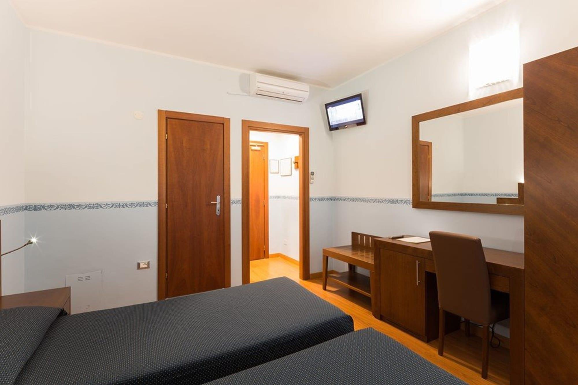 Hotel Terminus & Plaza Pisa Exteriör bild