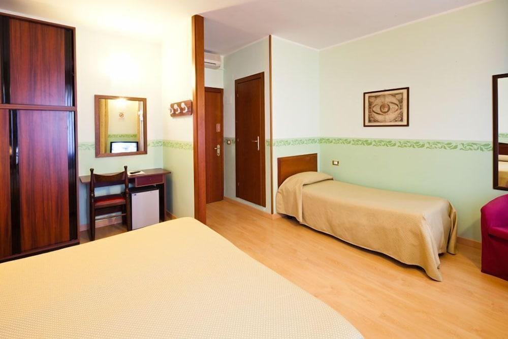 Hotel Terminus & Plaza Pisa Exteriör bild