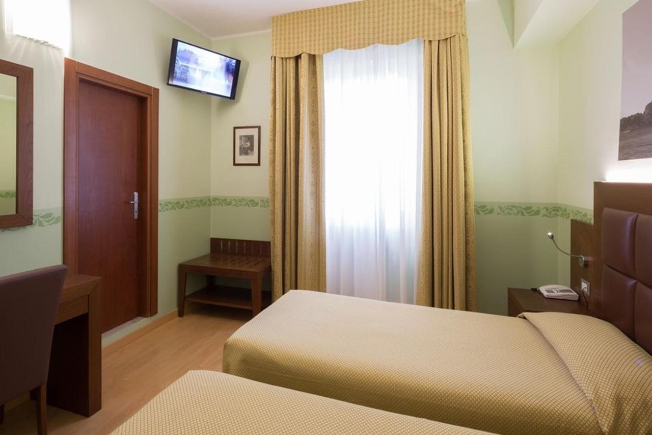 Hotel Terminus & Plaza Pisa Exteriör bild
