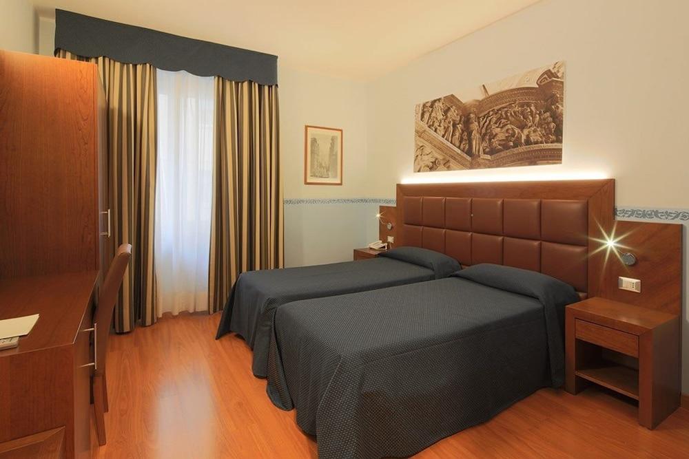 Hotel Terminus & Plaza Pisa Exteriör bild