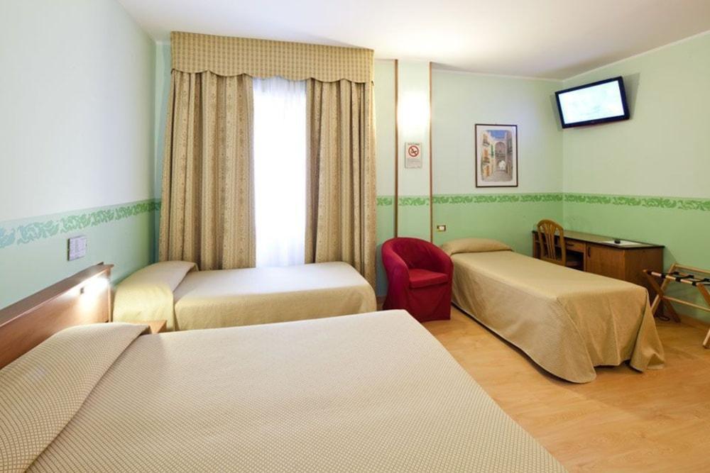 Hotel Terminus & Plaza Pisa Exteriör bild