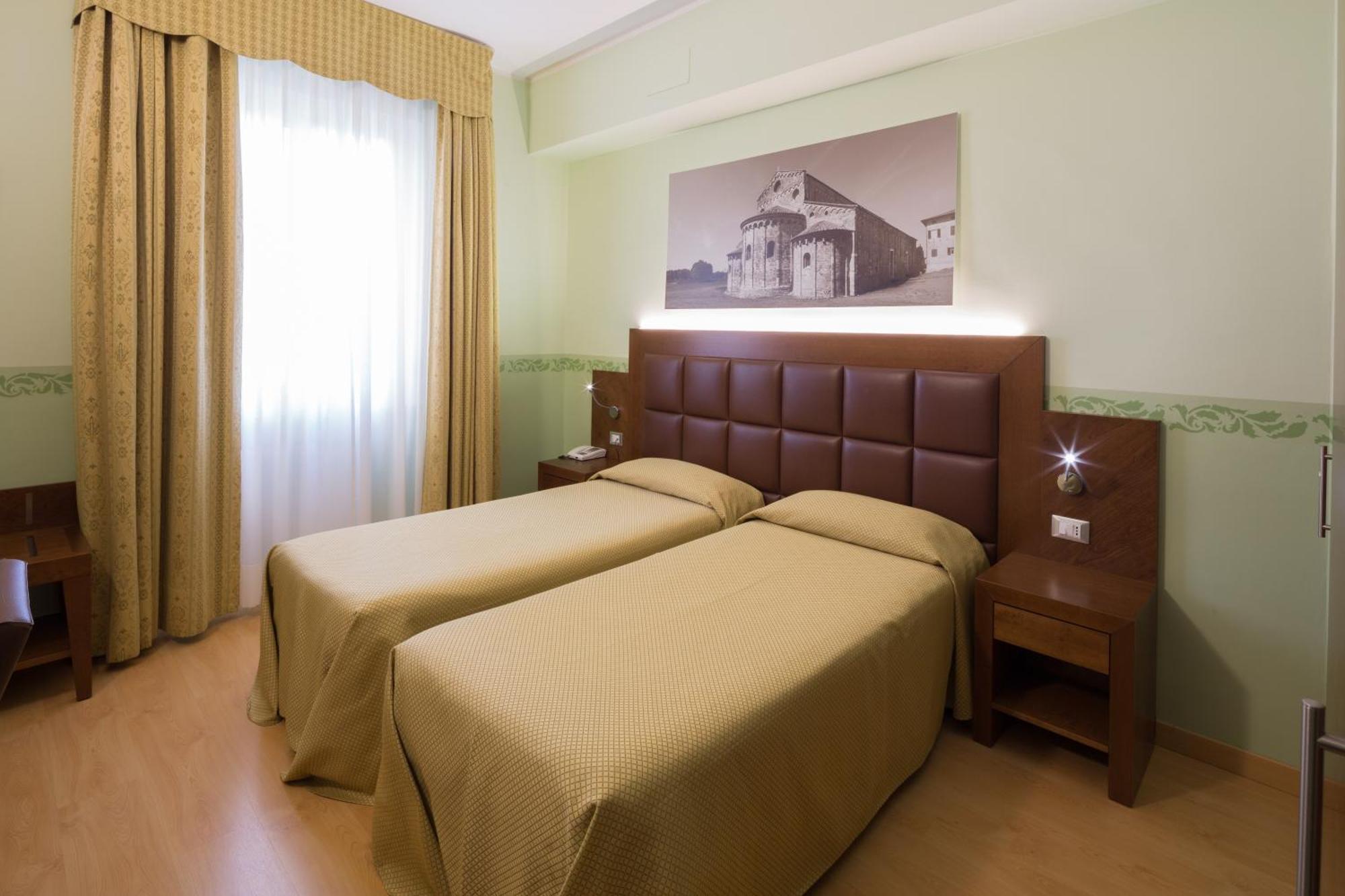 Hotel Terminus & Plaza Pisa Exteriör bild